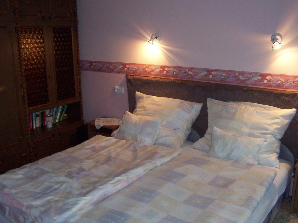 Marika Haus Hotel Bük Habitación foto